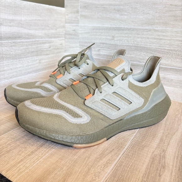 ADIDAS UltraBoost 22 Orbit Green Beam Orange Running Shoes GX9140 Men’s Size 11 - Picture 1 of 10